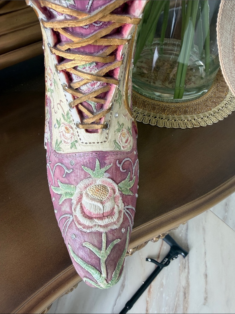 Floral Embroidered Victorian-Style Lace-Up FLOWER VASE. Super cute . - Picture 3 of 7